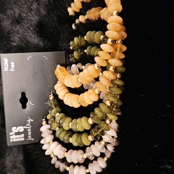 ITS FASHION  Multicolor Beaded Eerings Set - Picture 3 of 3